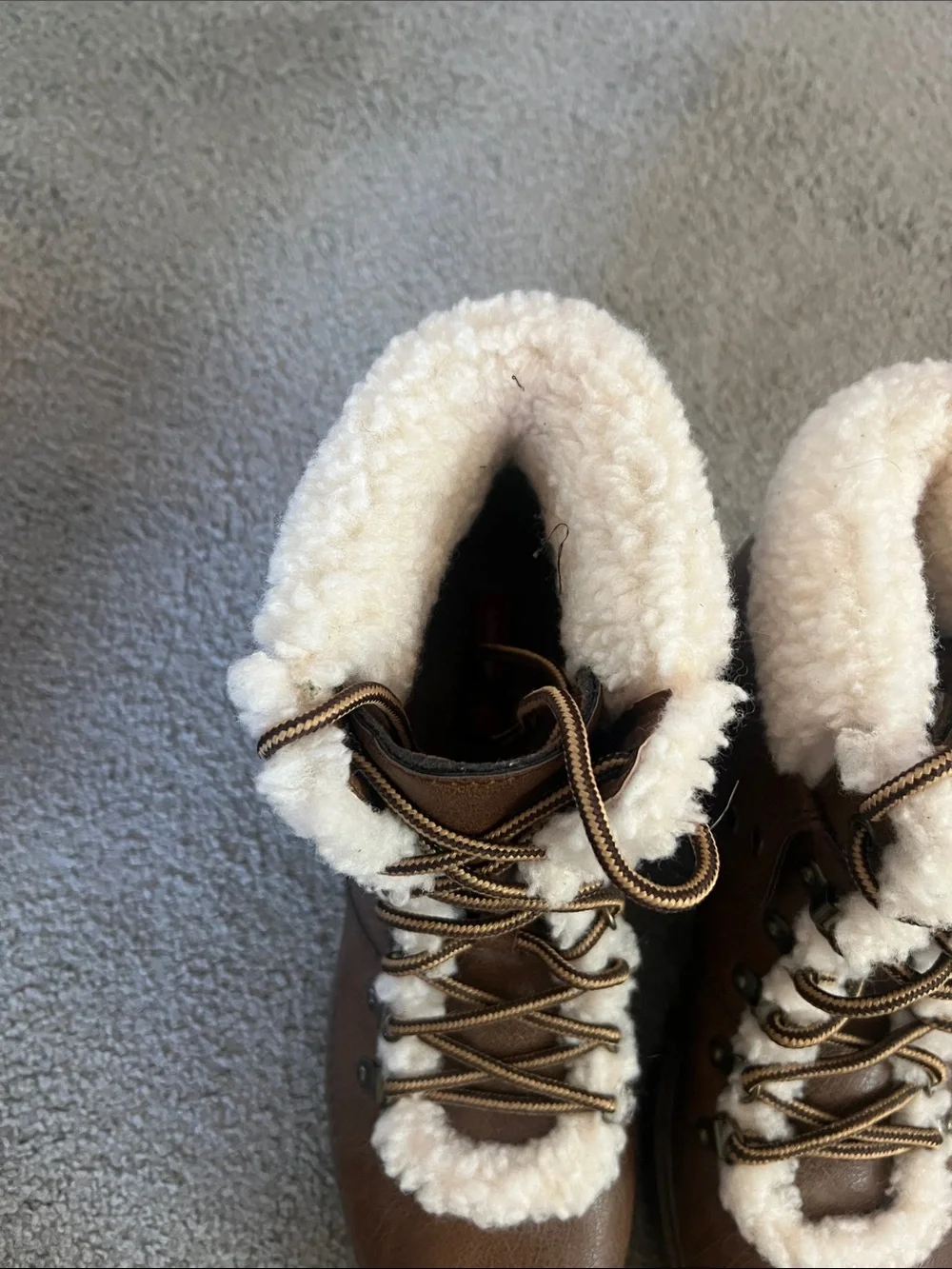 Women's Brown Faux-Sheepskin Lace-Up Winter Boots. NWT size 9
